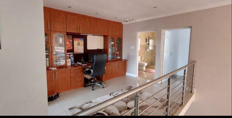 5 Bedroom Property for Sale in Roylglen Gardens Northern Cape